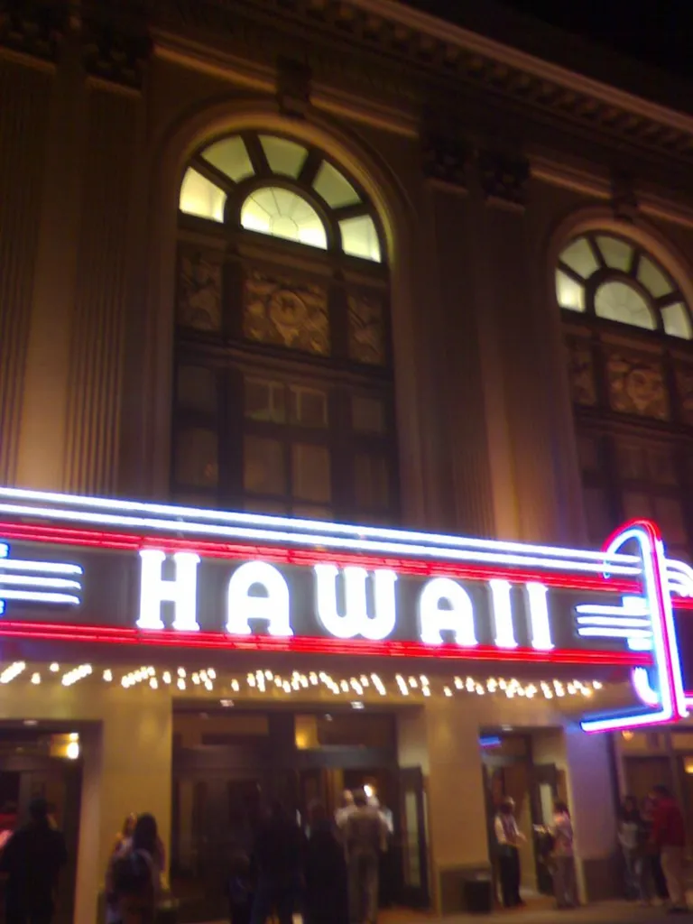 Hawaii Theatre at night.JPG