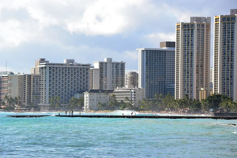 Waikiki Skyline (7733357776).jpg