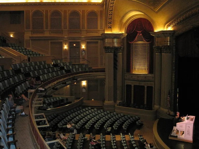 Hawaii-Theatre-interior-ocean-side.JPG